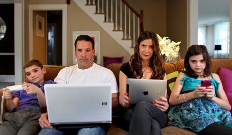 Photo from https://hollerlabs.wordpress.com/2012/02/23/trend-multiscreen-media-consumption/